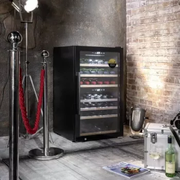 Caso | Smart Wine Cooler | WineExclusive 66 | Clase de eficiencia energética G | Vitrina | De pie | Capacidad de botellas botellas | Tipo de refrigeración tecnología de compresor | Negro
