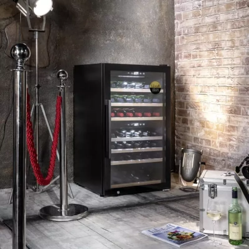 Caso | Smart Wine Cooler | WineExclusive 66 | Clase de eficiencia energética G | Vitrina | De pie | Capacidad de botellas | Tipo de refrigeración tecnología de compresor | Negro