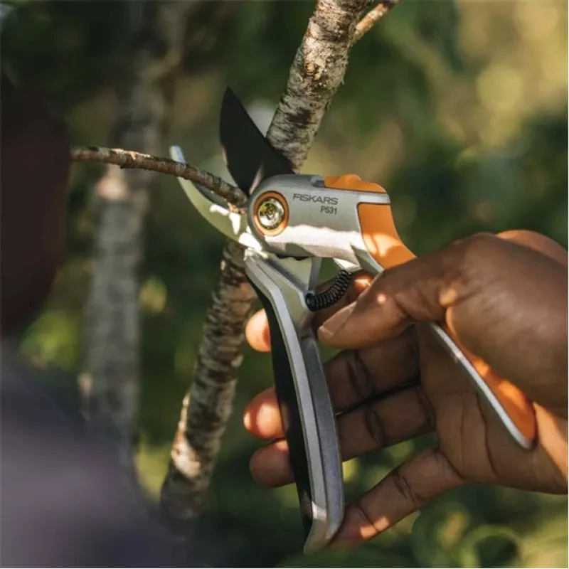Fiskars 1057168 Plus Metal tijeras de jardín bypass (1057168)