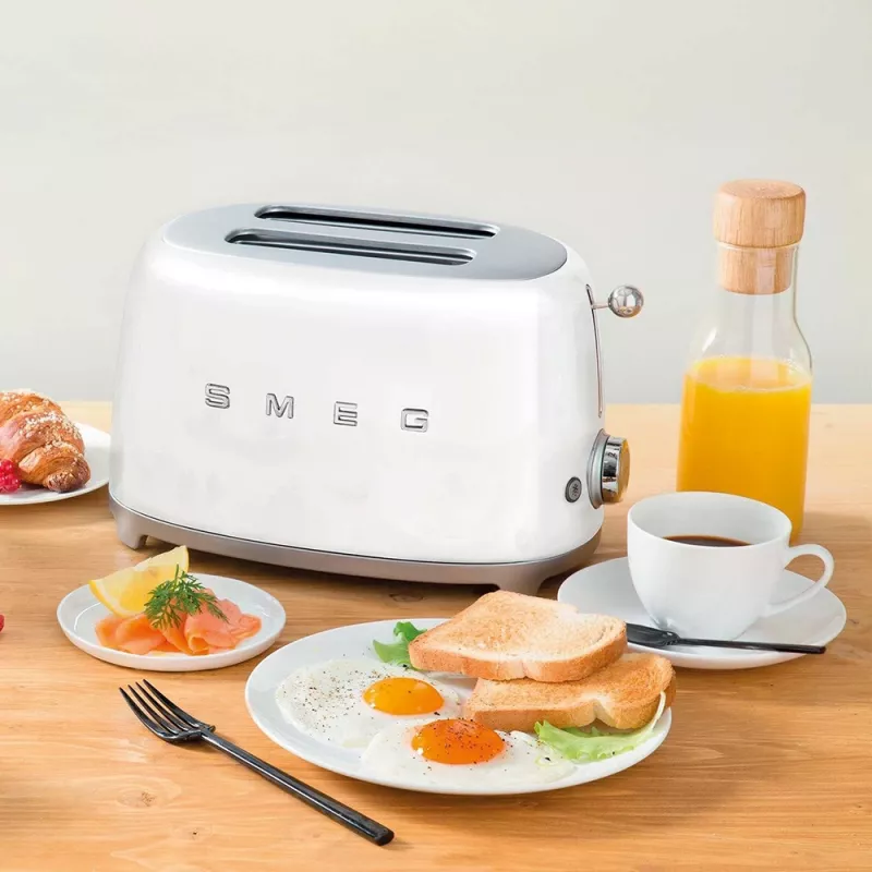SMEG Tostadora blanca TSF01WHEU