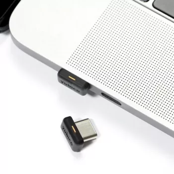 Llave de seguridad YubiKey Yubico 5C Nano FIPS RSA de 2048 bits