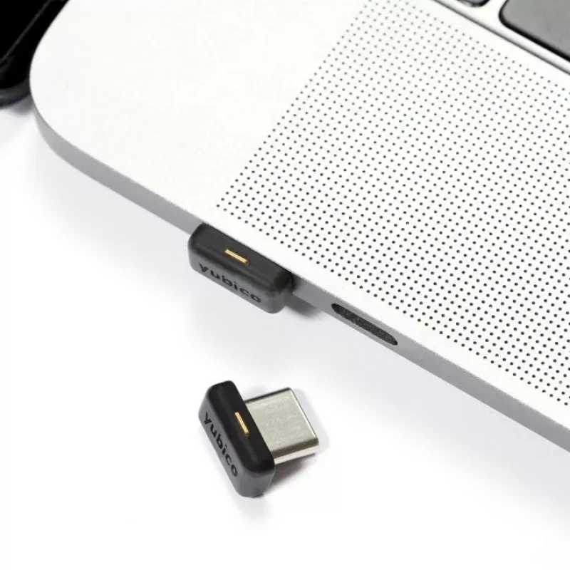 Llave de seguridad YubiKey Yubico 5C Nano FIPS RSA de 2048 bits