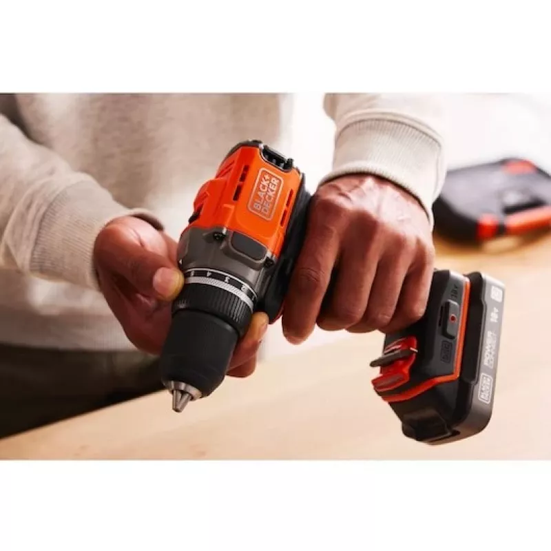 Atornillador a batería Black & Decker BCD382XN 18V — taladro compacto de 18 V (sin batería)