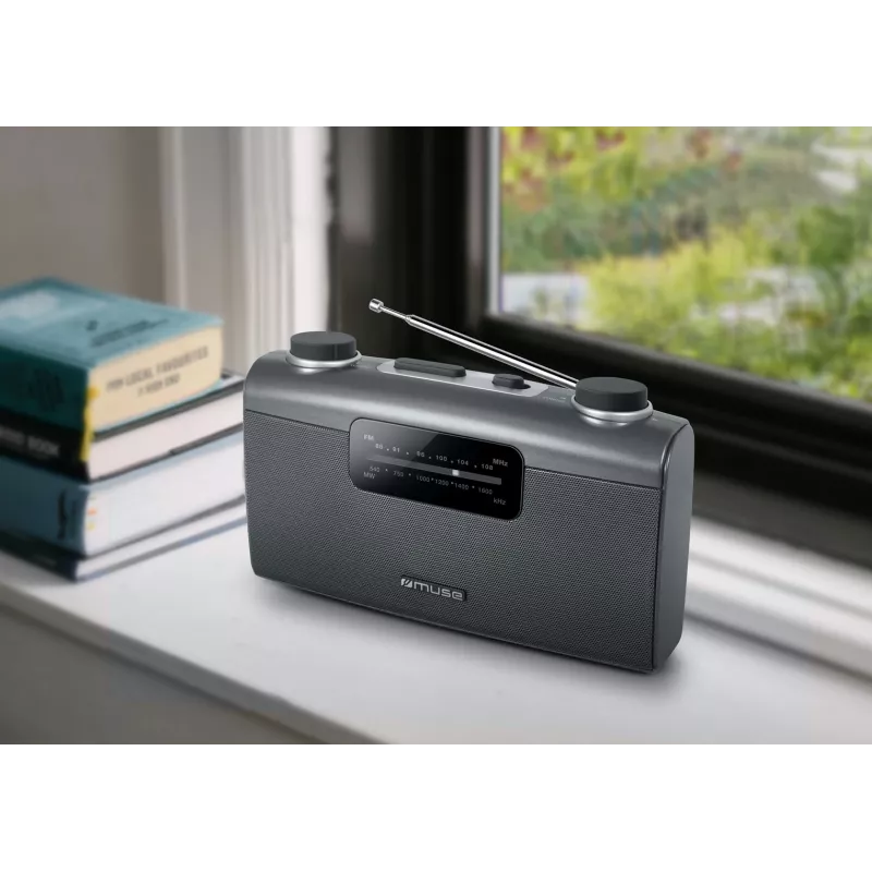 Radio portátil Muse M-058 R — AM/FM, control de volumen giratorio, a pilas o red eléctrica (230V, 50Hz), Negro/Gris