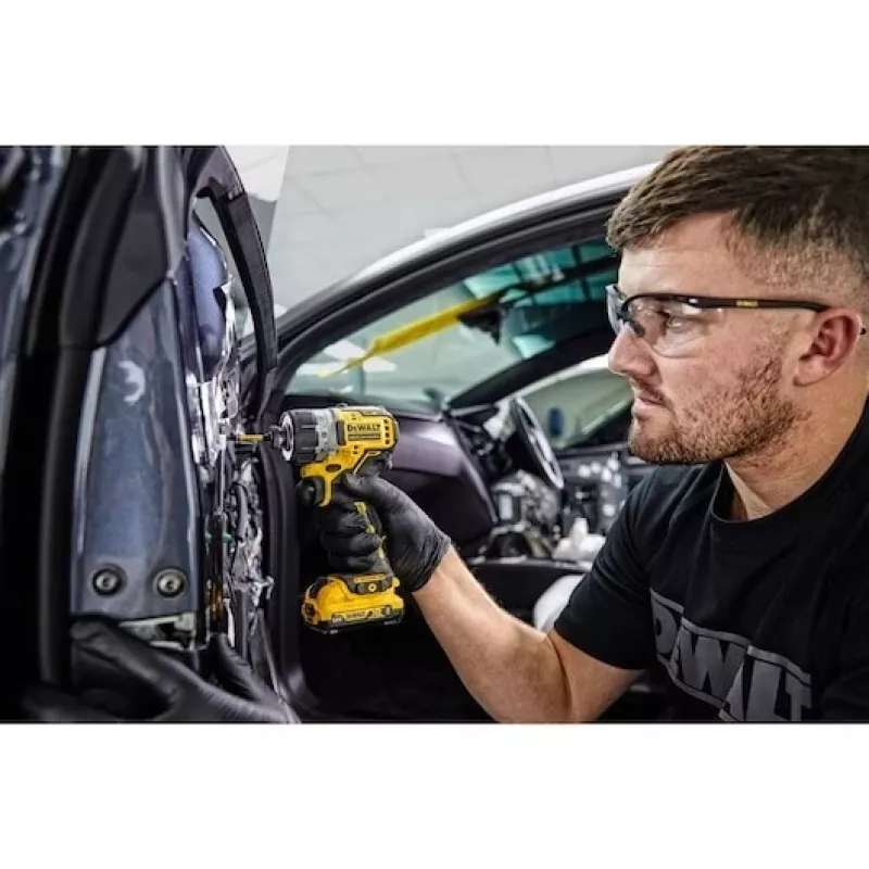 DEWALT. Atornillador 12V 1/4 DCF601D2 8Nm 2x2,0Ah