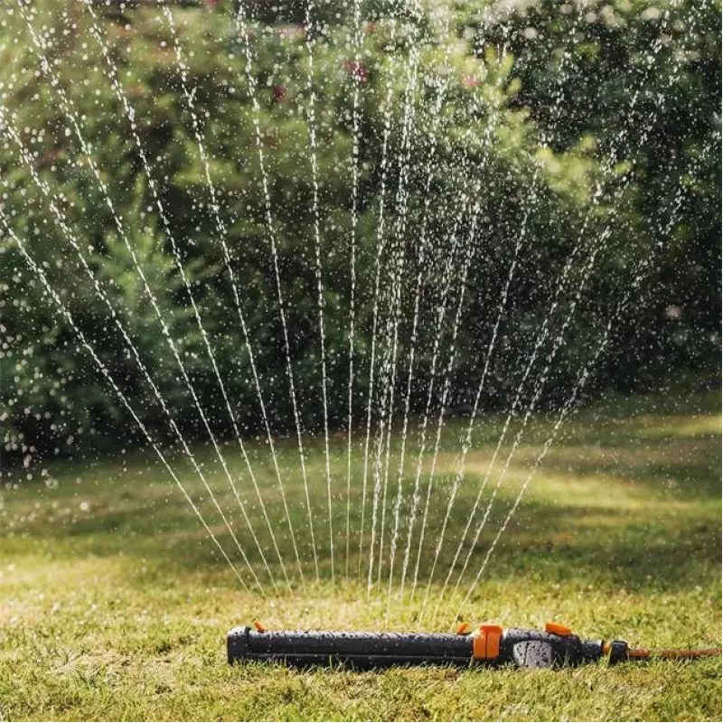 Aspersor Fiskars 1027028 Aspersor oscilante negro, naranja