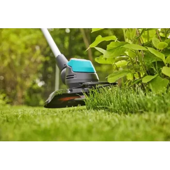 Gardena EasyCut 23/18V Ready-To-Use Set - Cortabordes - Batería 2 Ah - Ancho de corte: 230 mm - 2,4 kg (14700-20)