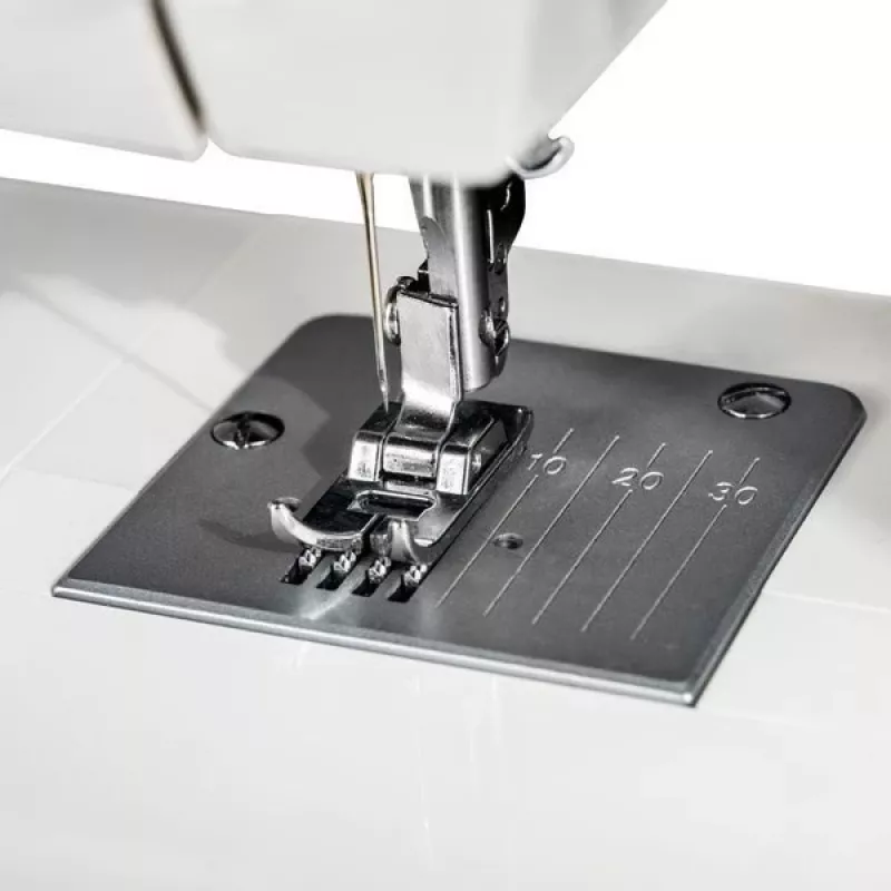 Máquina de coser ŁUCZNIK Karina 910