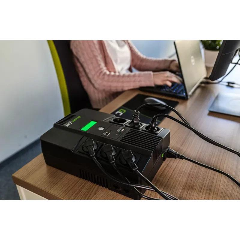 Sistema de alimentación ininterrumpida Green Cell UPS06, line-interactive 600 VA (360 W), 6 salidas AC, LCD, USB, RJ-45, batería 12 V 7 Ah