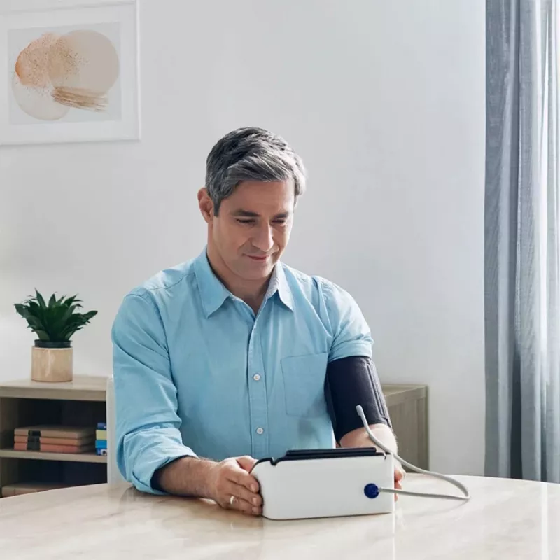 Omron Complete de brazo automático