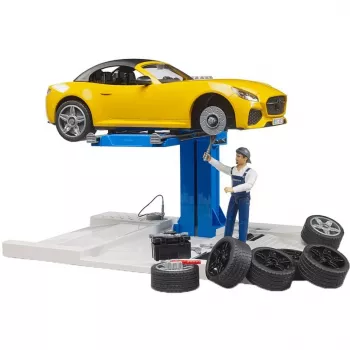 BRUDER Car Service Center bworld 62112 con Roadster set de juego, figuras de accesorios y elementos de taller