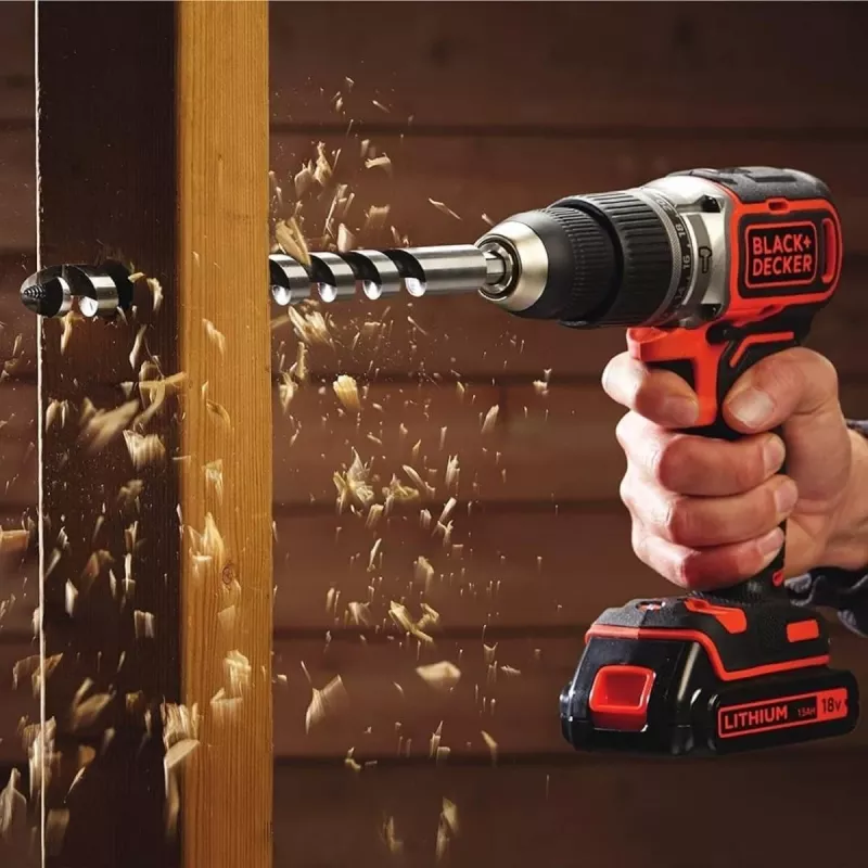 Taladro con empuñadura de pistola Black & Decker BCD383D2XK-QW 18 V, 2 Ah x2, portabrocas de 13 mm, naranja