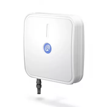 Antena direccional QuWireless AXRL — 7 dBi, 0,694–0,96 / 1,7–2,2 / 2,2–2,7 GHz, PoE/LAN, doble polarización