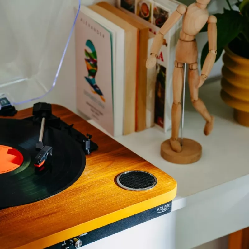 Adler AD 1914e tocadiscos con USB, Bluetooth, 33 1/3 y 45 rpm, cápsula cerámica, altavoces integrados de 2x0,8 W, salida RCA
