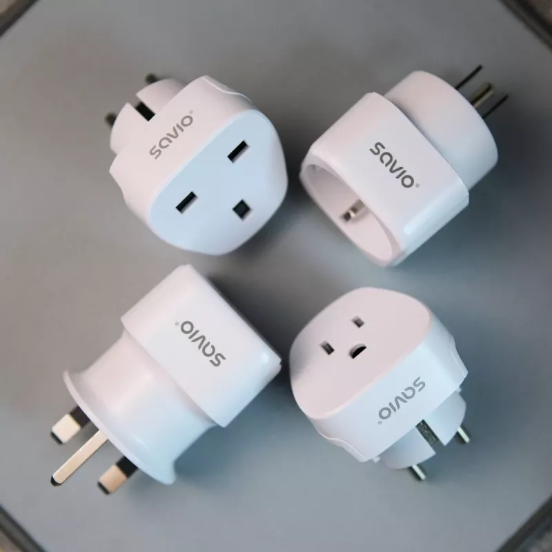 Adaptador de viaje AP-04 SAVIO