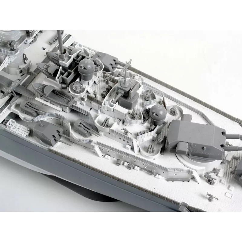 Maqueta de barco de plástico REVELL Tirpitz escala 1:350