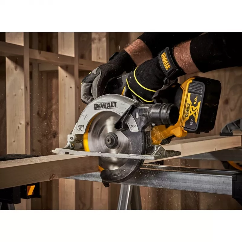 DEWALT. SIERRA CIRCULAR. 18V 165mm DCS565N