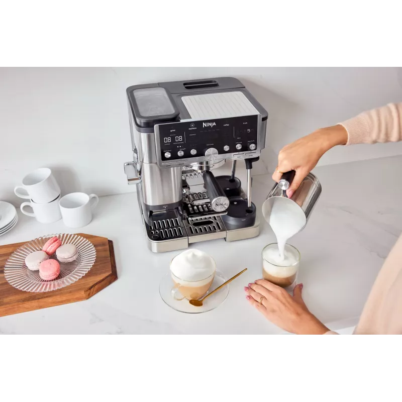 Cafetera espresso Ninja ES701EU – café/espresso semiautomática, molinillo integrado, depósito de agua 2 l, 1650 W, 25 ajustes de molienda, jarra de leche, bomba de 14 bares