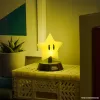 Lámpara de mesa Paladone Super Mario Super Star Icon Light — luz de noche LED decorativa