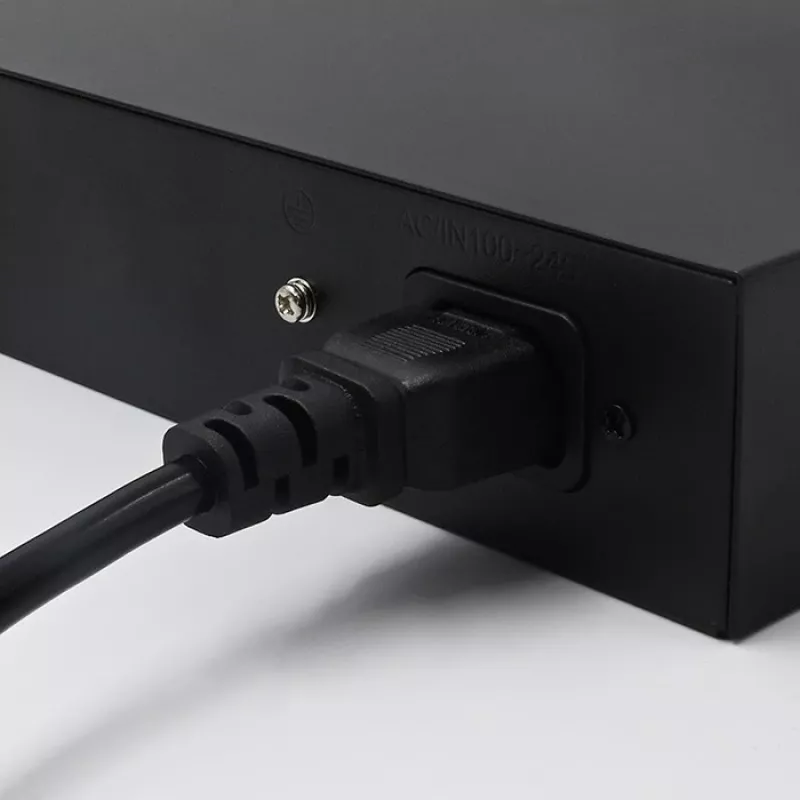Switch de red QOLTEC Fast Ethernet PoE 8xRJ45 con 2xRJ45 uplink