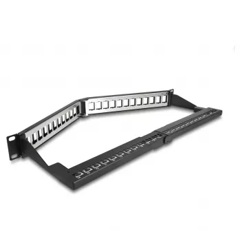 Panel de parcheo Keystone DeLOCK 19 pulgadas 24 puertos con alivio de tracción 1HE en ángulo negro