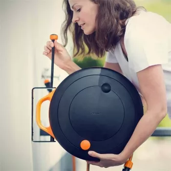 Fiskars 1020448 soporte para manguera metal negro