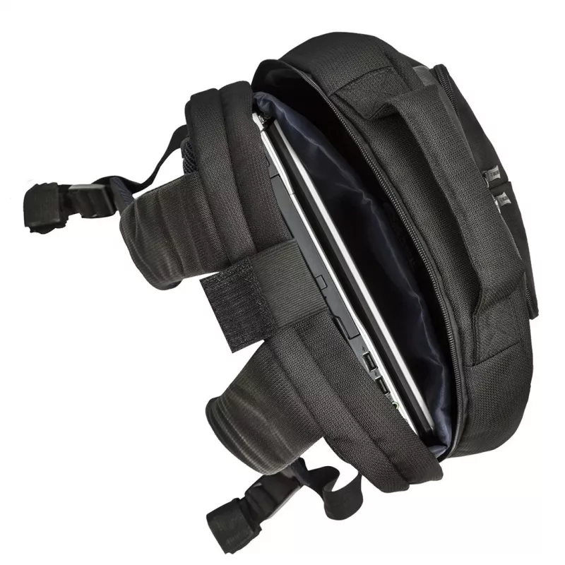 Mochila Rivacase Tegel 8460 negra poliéster