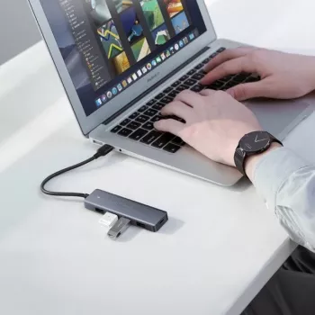 Ugreen Hub 4-en-1 Adaptador USB-C a 4× USB 3.0 + USB-C Gris