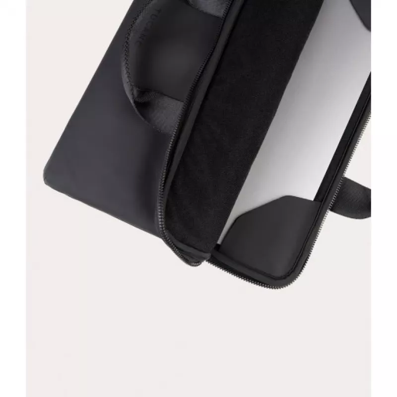 TUCANO GOMMO Funda slim para portátil 15,6 inch MacBook Pro 16 negro - La línea de fundas y accesorios Gommo está fabricada con un material - w