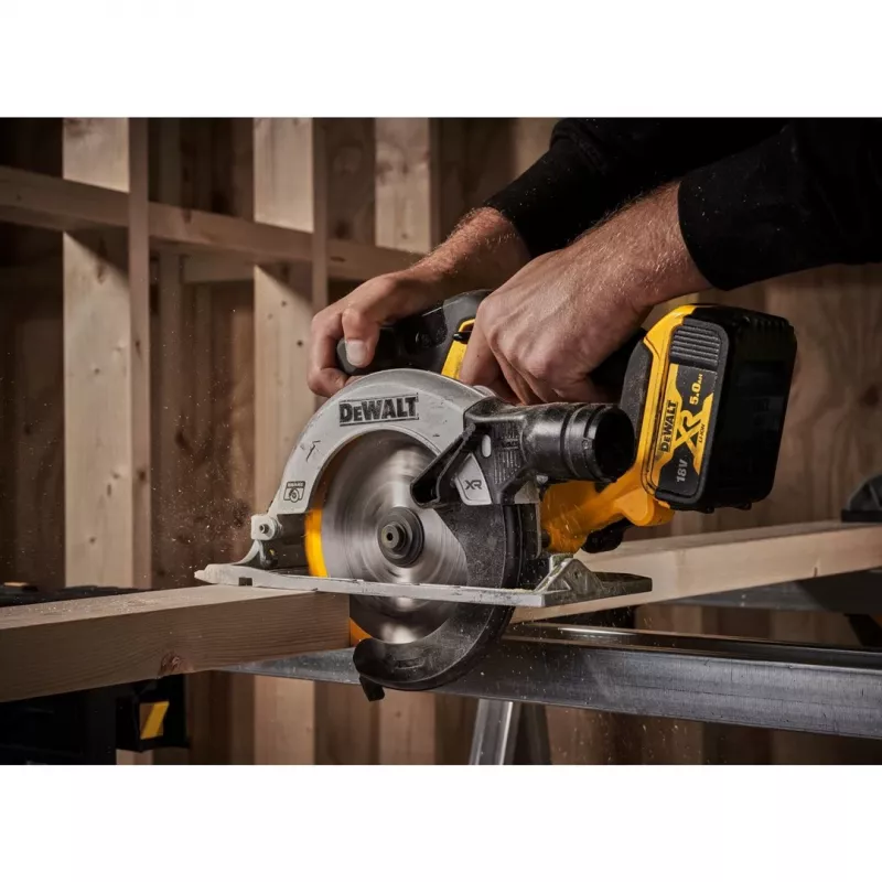 DEWALT. SIERRA CIRCULAR. 18V 165mm DCS565N