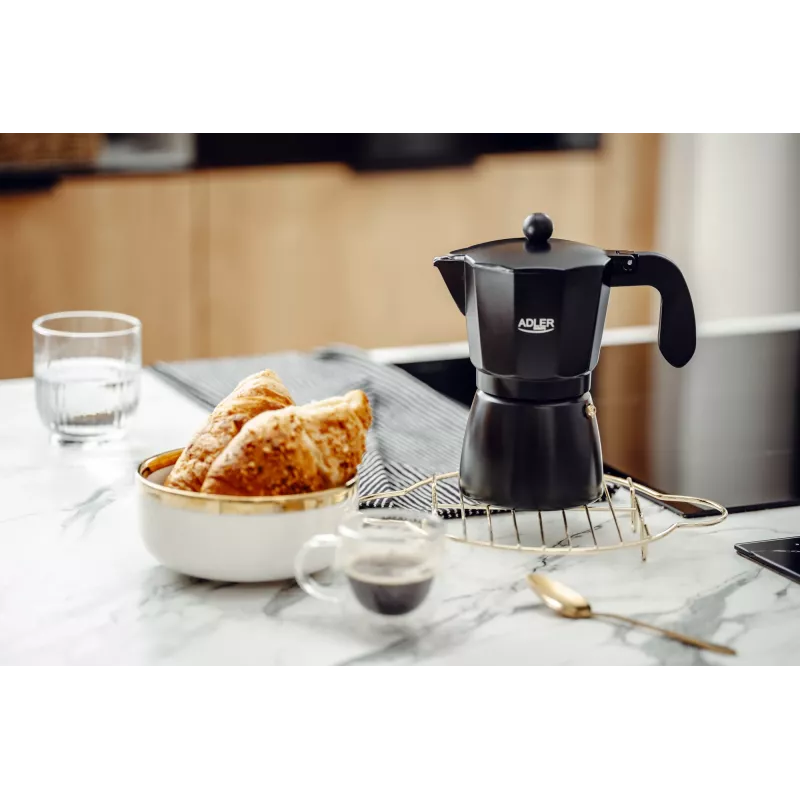 Cafetera espresso Adler AD 4421 — bomba de 15 bar, carcasa negra