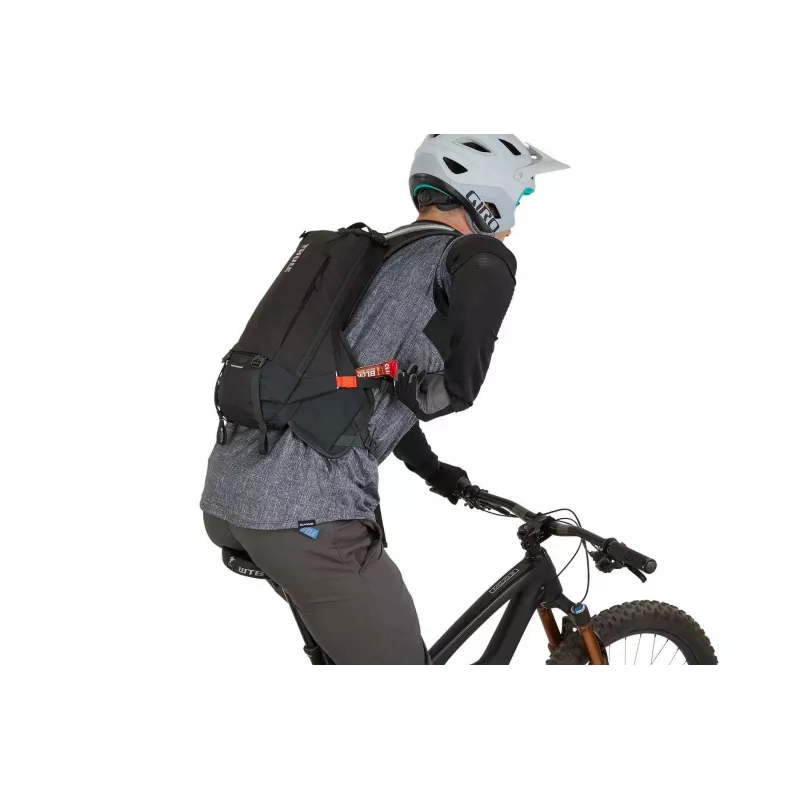 Mochila de hidratación Thule 3796 Rail 8L Covert