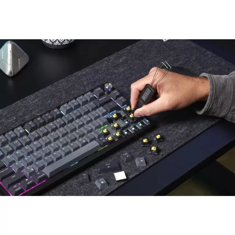 Teclado mecánico gaming CORSAIR K65 PLUS Wireless — Nordic Negro, diseño compacto, USB Type-A