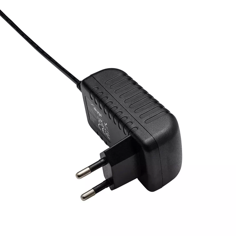 Fuente de alimentación universal Akyga AK-TB-11 9 V / 1 A, 9 W, conector de 5,5 x 2,1 mm, 1,5 m
