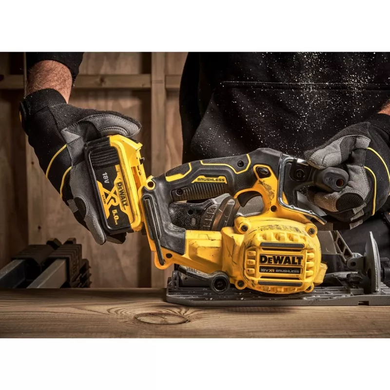 DEWALT. SIERRA CIRCULAR. 18V 165mm DCS565N