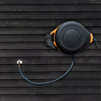 Soporte para manguera Fiskars 1027095 fibra, metal negro