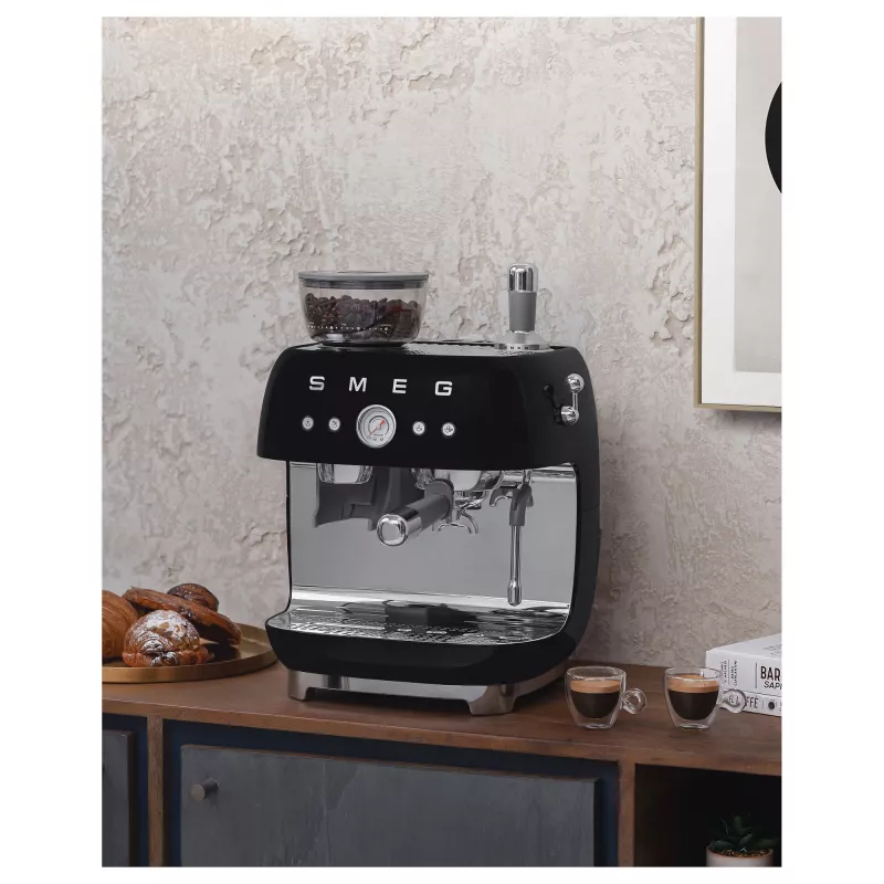 Cafetera espresso SMEG EGF03BLEU. Cafetera superautomática 50s Style. negra