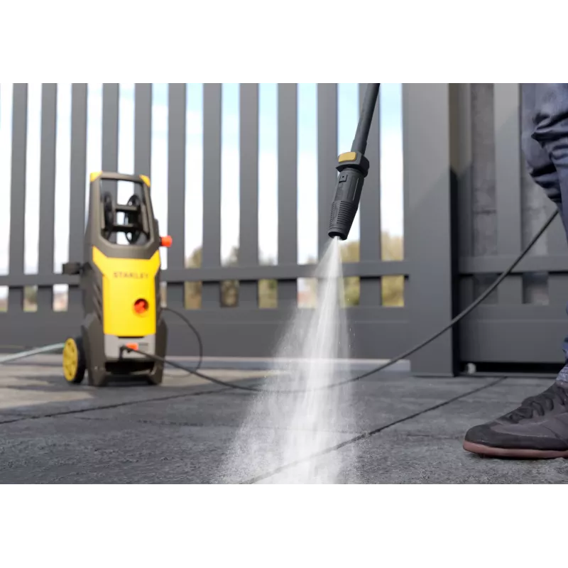 Hidrolimpiadora STANLEY SXPW16E — formato vertical, 1600 W, 125 bar, 420 l/h, bomba de aluminio