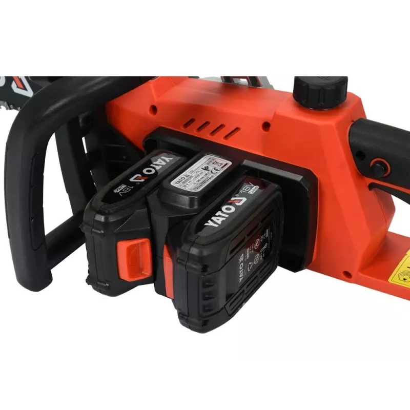 Motosierra Yato YT-82812 4500 rpm, negra, roja