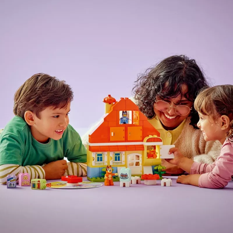 Juguete de construcción LEGO Bluey Casa familiar con juego de memoria 10459 — 83 piezas, 3 minifiguras, edad 3+