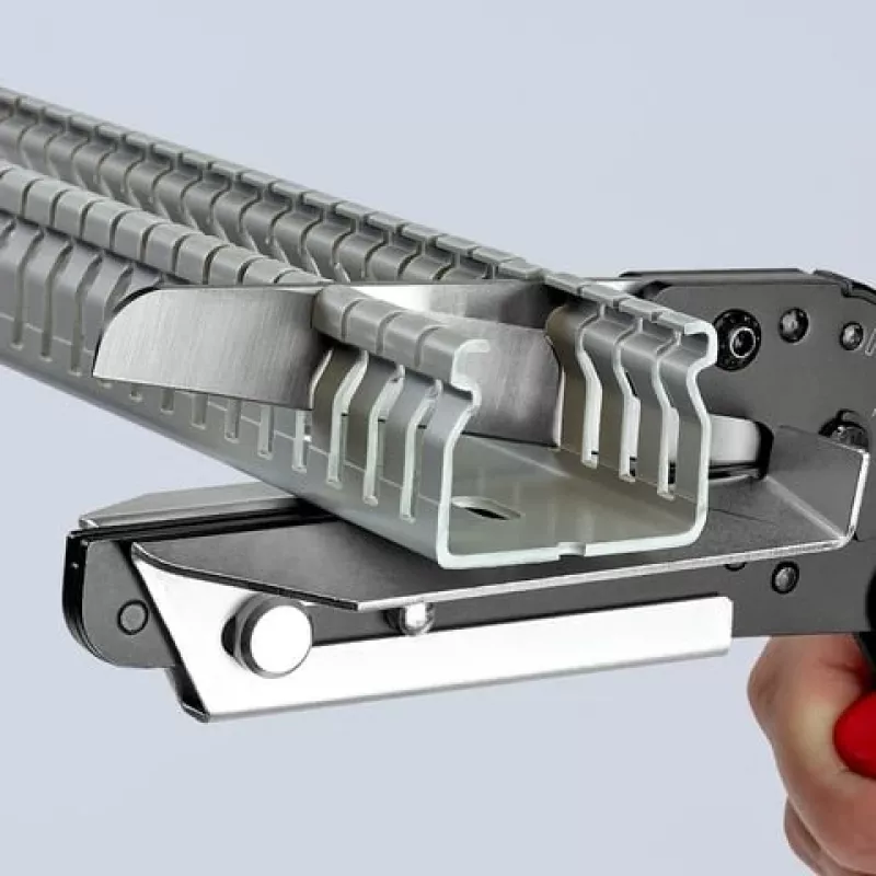 Knipex 95 02 21 alicate