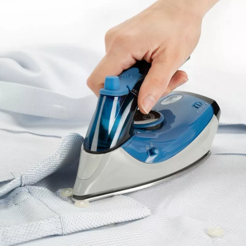 Plancha de vapor de viaje Black+Decker BXIR1000E