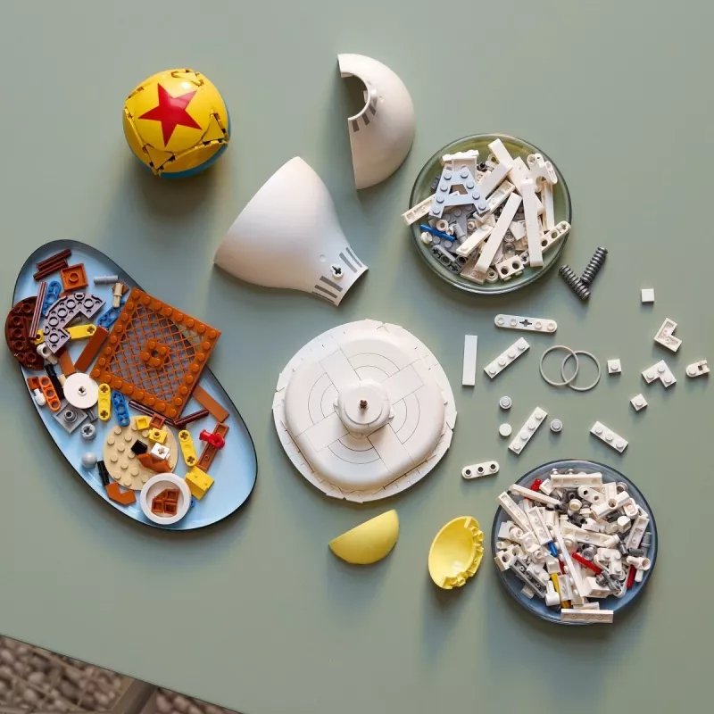 Juguete de construcción LEGO Ideas Modelo 21357 — Luxo Jr., 613 piezas, 290×140×110 mm