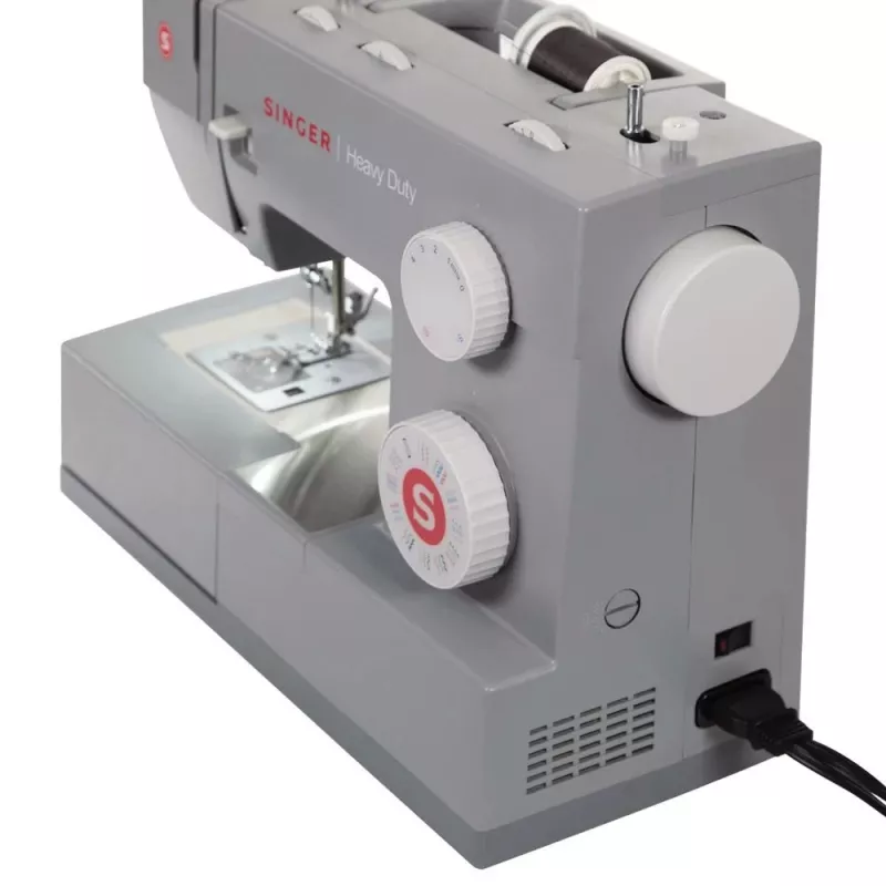 Máquina de coser SINGER Heavy Duty 4432 — eléctrica, 32 tipos de puntada, ojal en 1 paso, brazo libre, gris