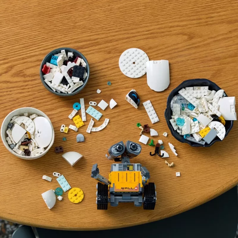LEGO Disney Pixar 43279 WALL-E y EVE set de construcción, 811 piezas, 18+