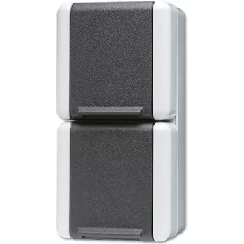 Toma de corriente JUNG 822 W, 250 V 16 A, dimensiones 75×58×151 mm, color negro/blanco