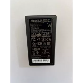 Adaptador PoE Cambium Networks N000900L001D — Gigabit Ethernet, 30 V PoE, 15 W de salida, entrada 90–264 V AC