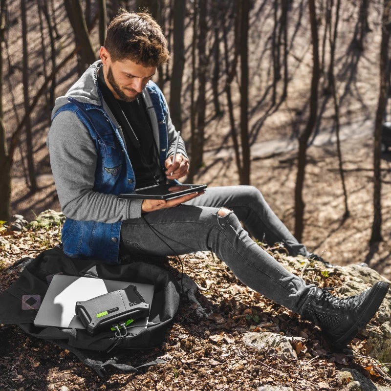 Batería externa Green Cell CJSGC01 — 16000 mAh LiPo, USB-C PD 60 W, QC 3.0, salida total 80 W, IP64, indicador integrado y linterna, USB-C + 2x USB-A, salida 12 V