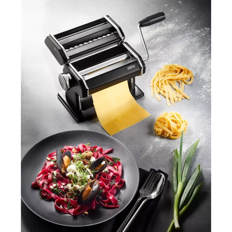 Máquina de pasta manual GEFU GF89426 – para lasaña, tagliatelle, tagliolini; acero inoxidable y plástico; 205×200×155 mm