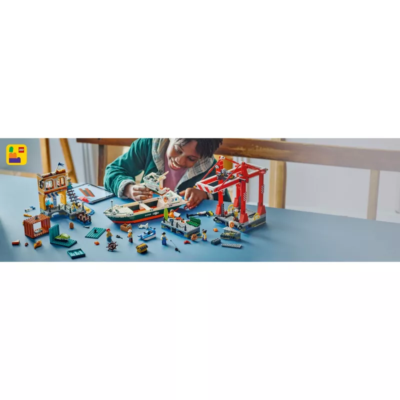LEGO CITY 60422 Puerto costero con buque de carga